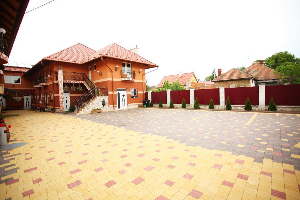 Mirage Hotel Berehove (Transcarpathia) Exterior foto